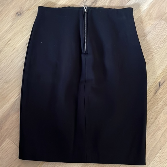 Really cool pencil skirt with snake-like insert. - Picture 4 of 6